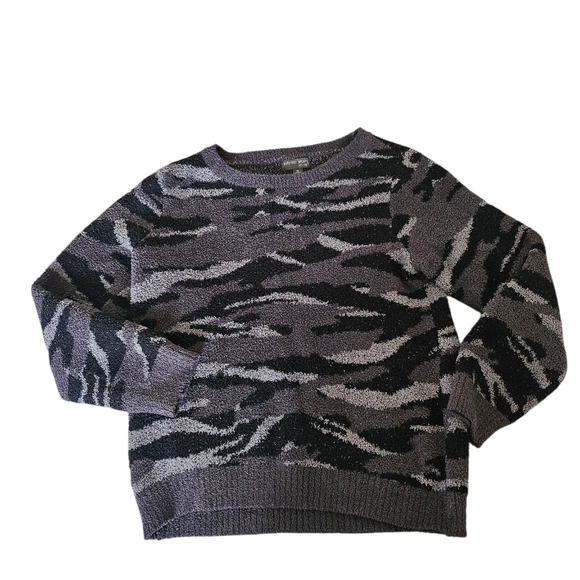 Barefoot Dreams CozyChic Carbon Camo Crew Neck Cozy Sweater, Size M - Picture 2 of 10
